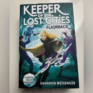 Keeper of the‎ Lost Cities Flashback paperback Book